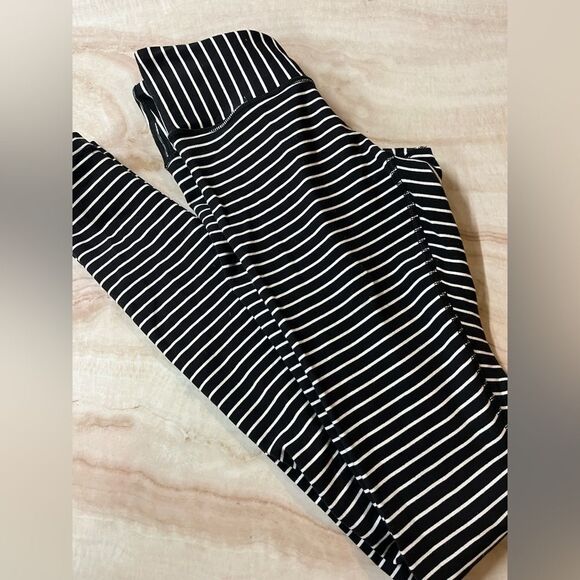 Lululemon Wunder Under Pant Parallel Stripe Black White / Black Size 2 - Picture 2 of 5